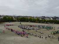 学級ごとに並ぶ②