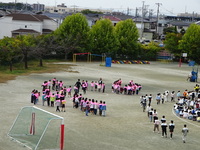 学級ごとに並ぶ③