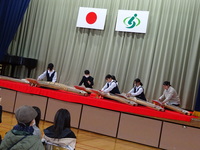 城北中学校邦楽部の琴の演奏