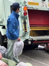 パッカー内にごみ袋に見立てた袋を入れるところ