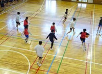 懸命にボールを運ぶ