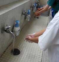 学校生活で水を使う場面