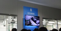 施設内の見学(缶を手作業で選別している場所)